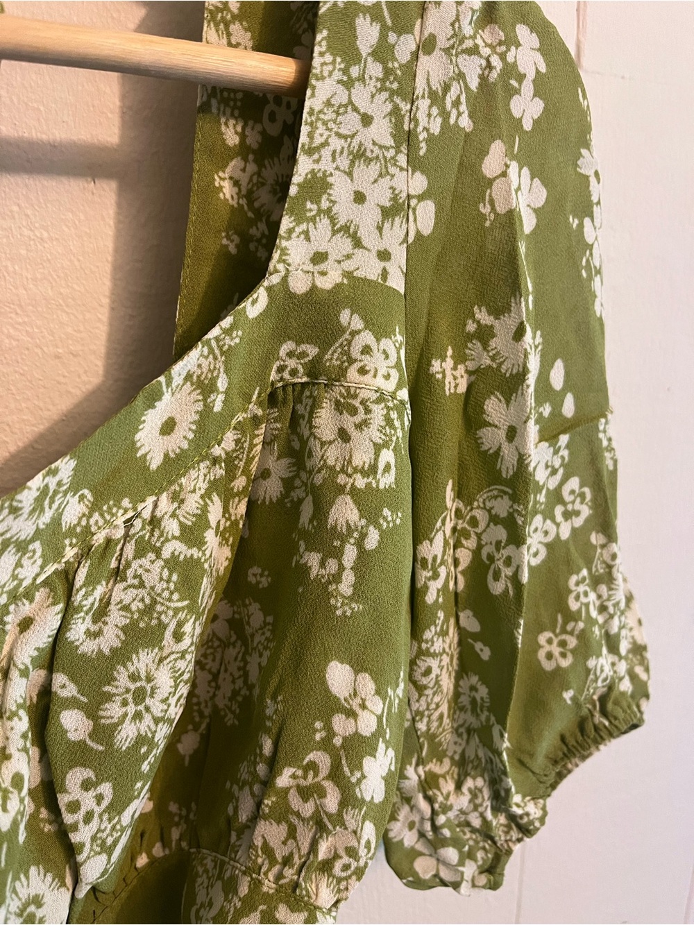 Reformation Green Floral Tie-Back Puff Sleeve Crop Top - Picture 2 of 6